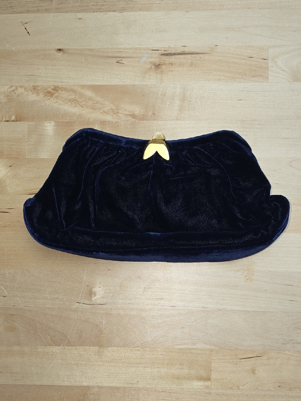 L&M Spot Lite Exclusive 1950s Velvet Clasp Clutch in Deep Navy